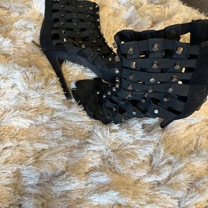 Black studded heel bootie size 6 great condition used 2x